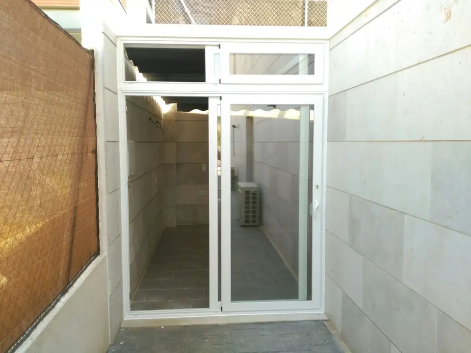 Cerramiento de aluminio en un patio de San Agustín de Guadalix