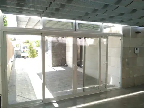 Cerramiento de aluminio en un patio de San Agustín de Guadalix
