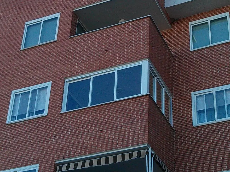 Como cerrar una terraza aprovechando el máximo espacio