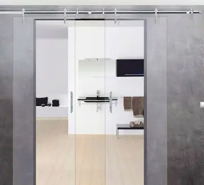 Puertas correderas de cristal templado entre estancias