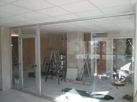 Reforma de oficinas en Guadalajara: divisorias de aluminio y vidrio