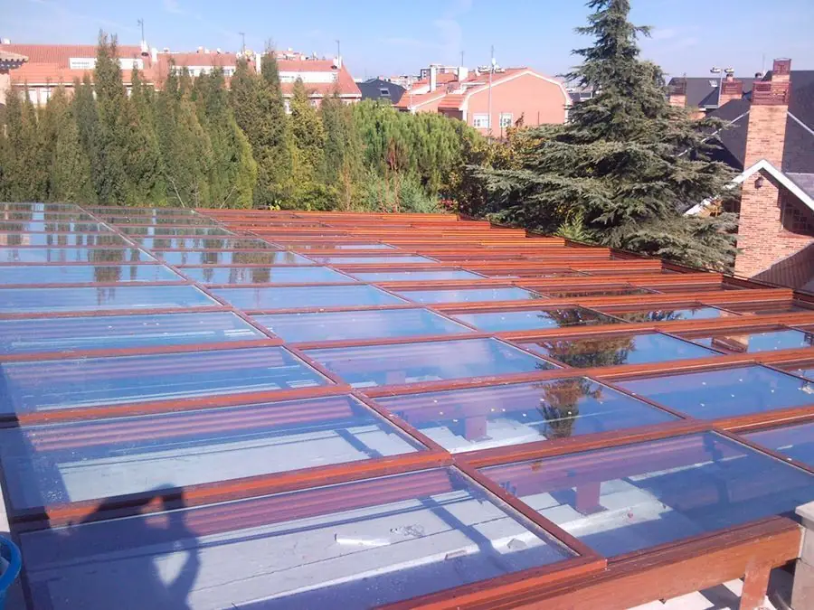 Techo acristalado imitación madera visto desde arriba