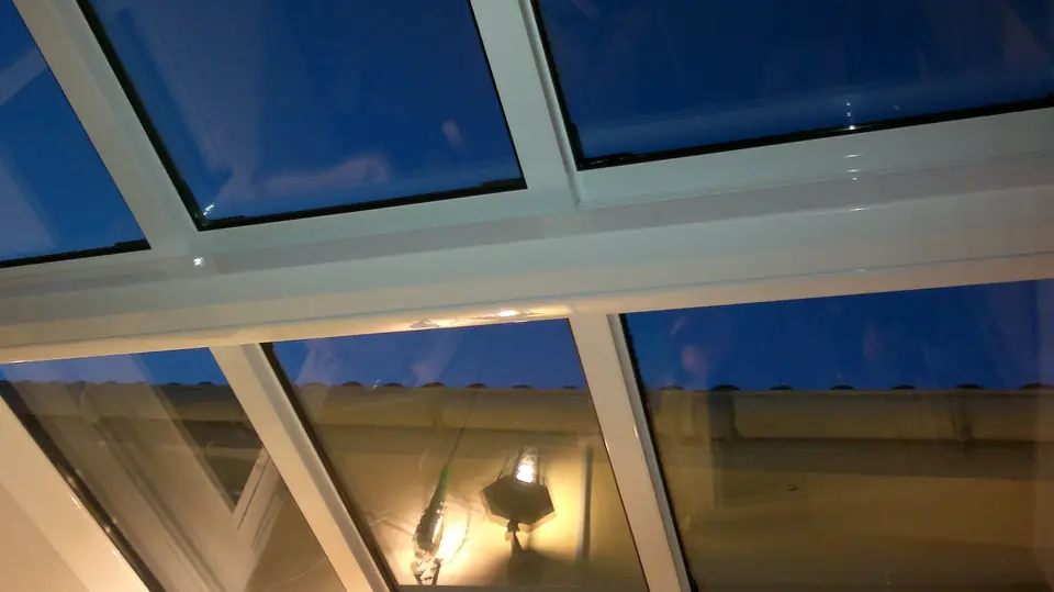 Techo de cristal sobre cerramiento de aluminio