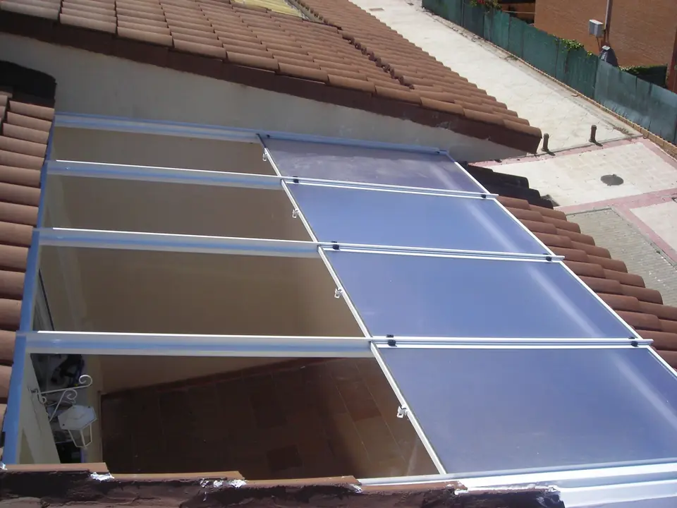 Techo de policarbonato con estructura de aluminio
